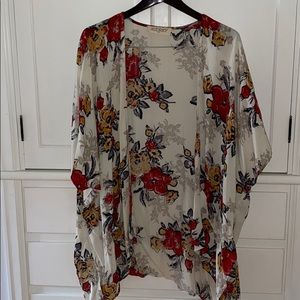 Audrey 3+1 Flora Kimono Top